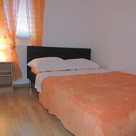 Apartman Husic Pag Town Oda fotoğraf