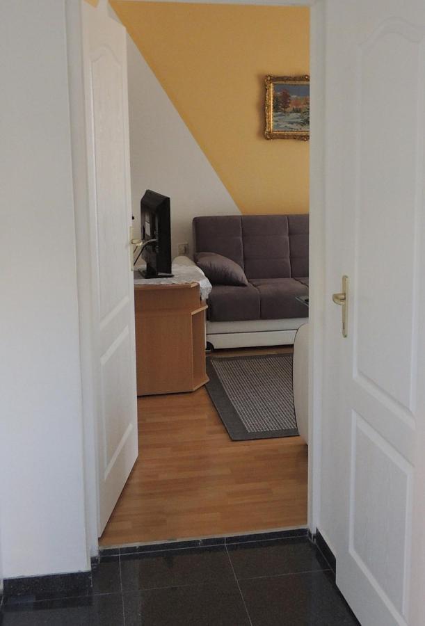 Apartman Husic Pag Town Dış mekan fotoğraf
