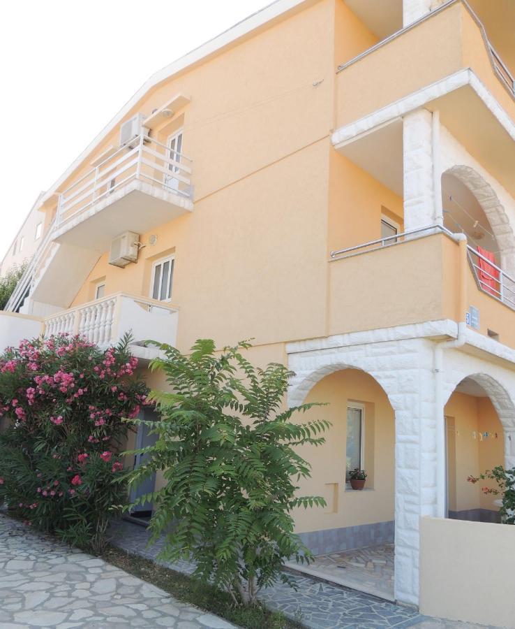 Apartman Husic Pag Town Dış mekan fotoğraf