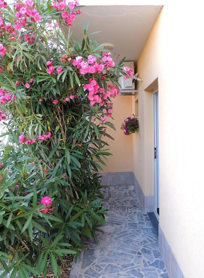 Apartman Husic Pag Town Dış mekan fotoğraf